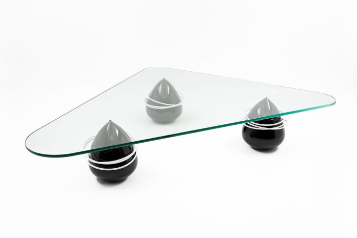 Sculpture with center table function