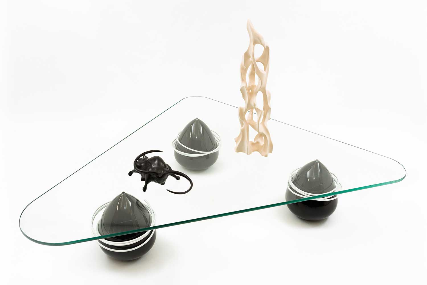 Sculpture with center table function